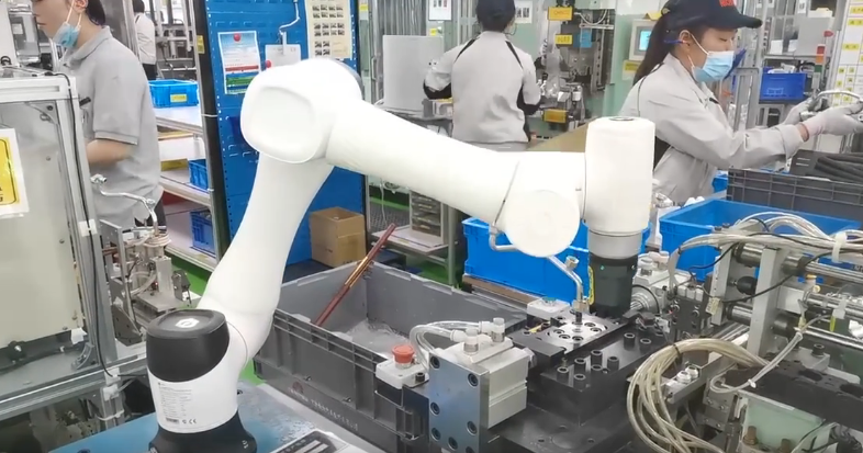 越疆機器人,越疆機器人應用案例,焊接機器人,裝配機器人,越疆協作機器人、油管接頭裝配
